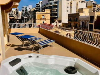 Gillieru Harbour Hotel