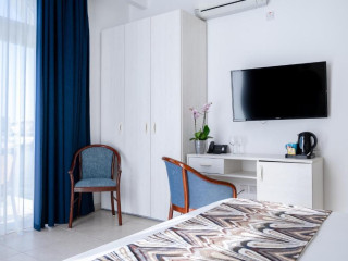 Gillieru Harbour Hotel