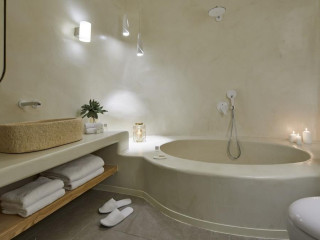 Gitsa Cliff Luxury Villa Santorini