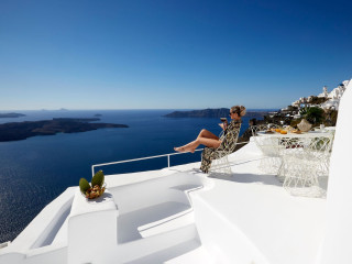 Gitsa Cliff Luxury Villa Santorini