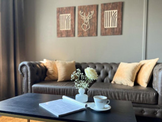 Golden Circle Suites