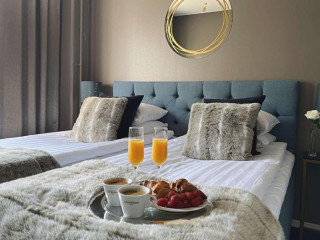 Golden Circle Suites