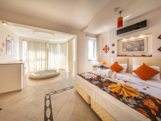 GOLDEN LIFE HEIGHTS DELUXE SUITE HOTEL