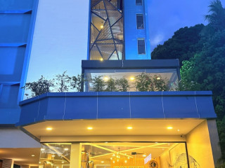 Golden Paradise Hotel
