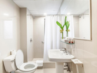 Golden Sands Hotel Apartments