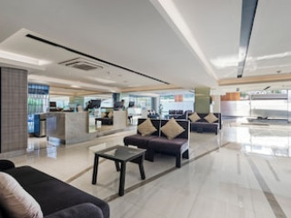 GOLDEN TULIP MANDISON SUITES