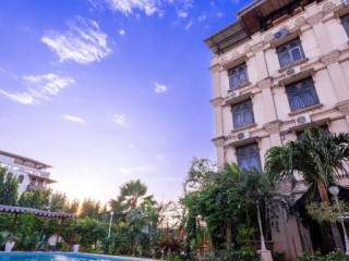 Golden Tulip Stone Town Boutique