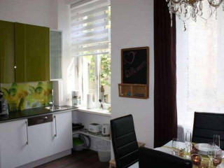 GoVienna Small Modern Apartment