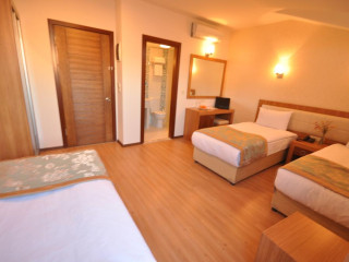 GRAND ANZAC HOTEL