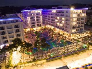 Grand Blue Fafa Resort & SPA