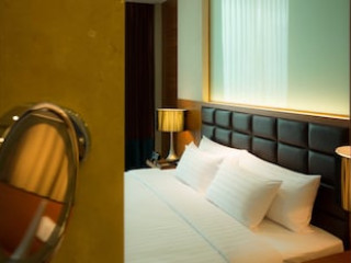 GRAND FOUR WINGS CONVENTION (SHA)