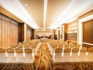 GRAND FOUR WINGS CONVENTION (SHA)