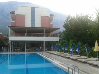 Sirena Beach Hotel