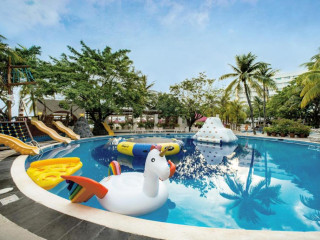 Grand Oasis Palm