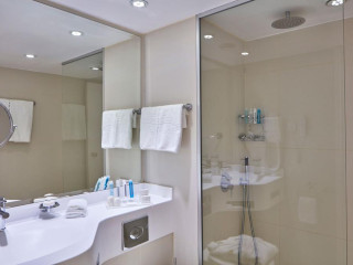 GRECIAN PARK HOTEL