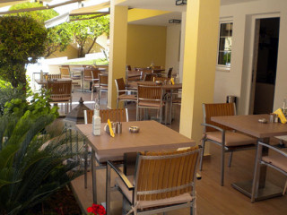 Greek Pride Cronwell Rahoni Park Hotel