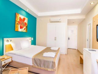 ZORBAS BEACH HOTEL