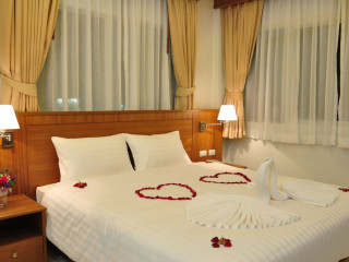 GREEN HARBOR HOTEL & SERVICE APARTMENTS