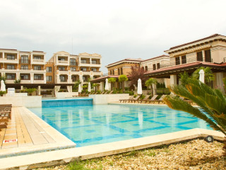 Green Life Apartments