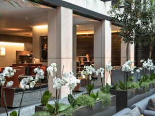 GROSVENOR HOUSE SUITES