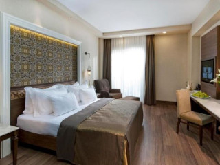 Catalonia Square Hotel