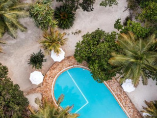Hakuna Majiwe Beach Lodge