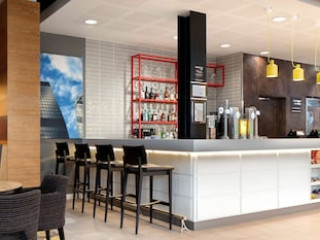 HAMPTON BY HILTON LONDON DOCKLANDS