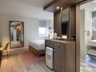 HAMPTON BY HILTON LONDON EALING