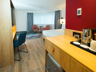 Hampton by Hilton London Park Royal