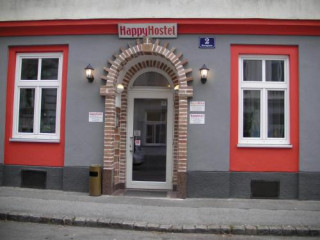 HappyHostel