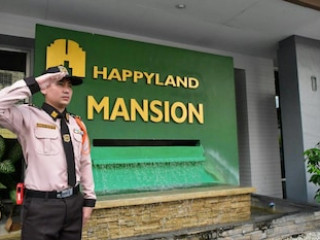 HAPPYLAND MANSION