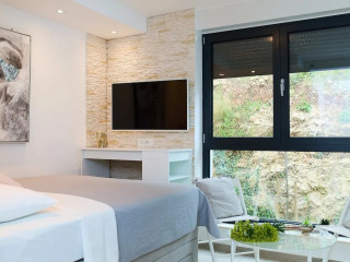 Hedera Estate, Hedera Studio 4