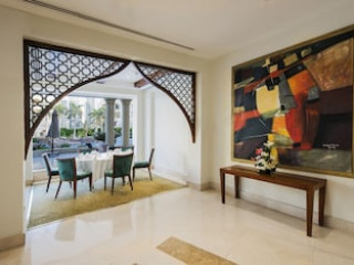 HELNAN DREAMLAND HOTEL & CONFERENCE CENTER