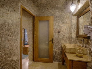 Hera Cave Suites