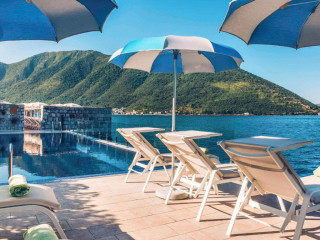 Heritage Grand Perast