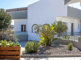 Hillside Studios & Apartments