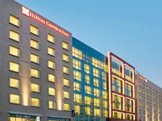 Hilton Garden Inn Dubai, Mall Avenue