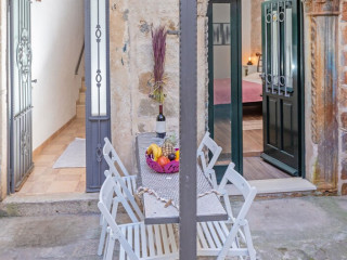 Historic Downtown Apartments & Rooms