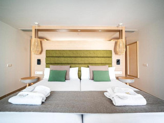 HL Miraflor Suites Hotel