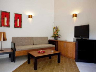 HL Miraflor Suites Hotel