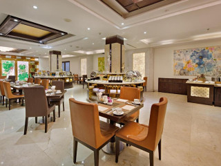 Holiday Beach Hotel Danang