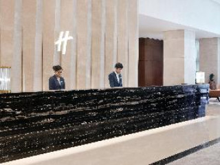 Holiday Inn Dubai Al-Maktoum Airport