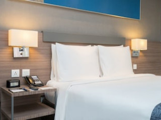 HOLIDAY INN EXPRESS BANGKOK SATHORN