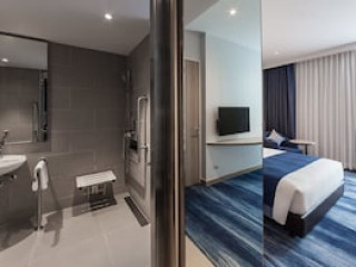 HOLIDAY INN EXPRESS BANGKOK SOI SOONVIJAI