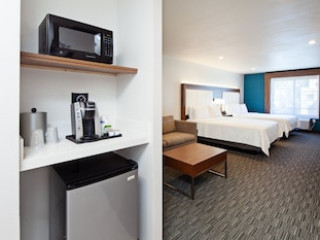 HOLIDAY INN EXPRESS HOTEL & SUITES HOLLYWOOD WALK OF FAME