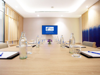 Holiday Inn Express & Suites BANGKOK CENTRAL PIER by IHG