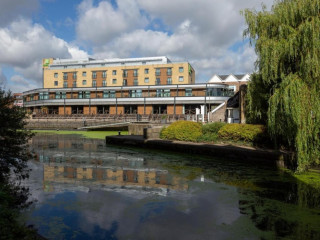 Holiday Inn London Brentford Lock