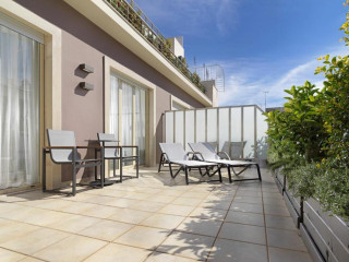 Holiday Suites
