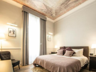 HOLIDAYS SUITES NAVONA