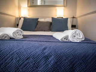 HOLIDAYS SUITES NAVONA